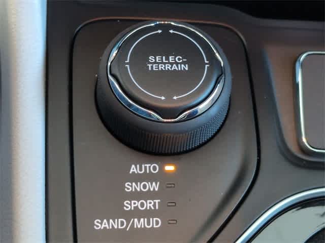 Thumbnail: 2019 Jeep Cherokee - 40