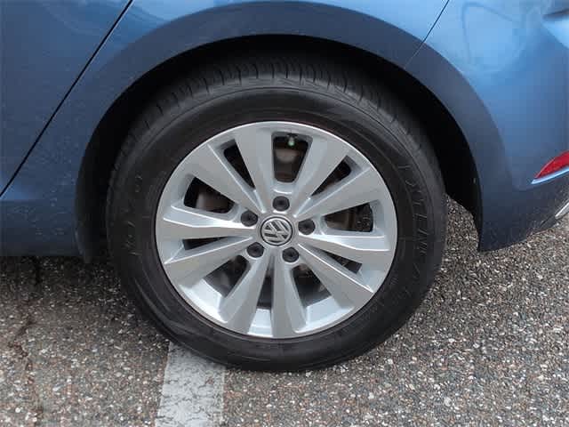 Thumbnail: 2021 Volkswagen Golf - 14