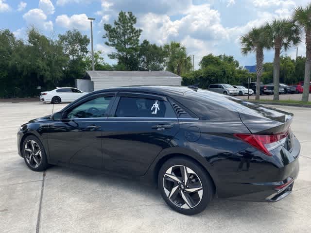 2022 Hyundai Elantra SEL photo 3