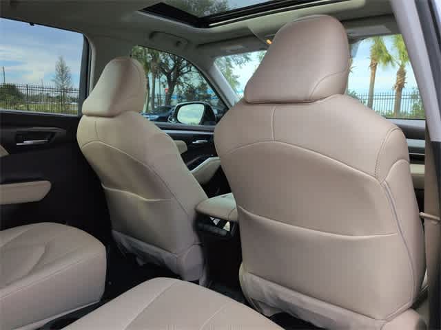 Thumbnail: 2021 Toyota Highlander - 18
