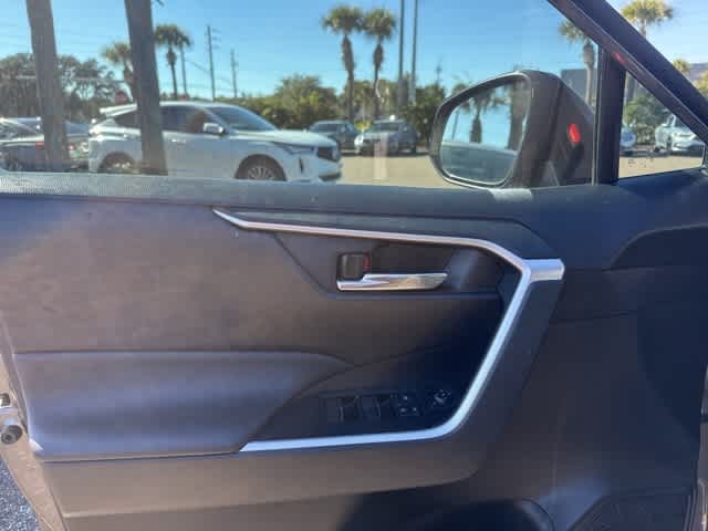 Thumbnail: 2022 Toyota RAV4 - 11