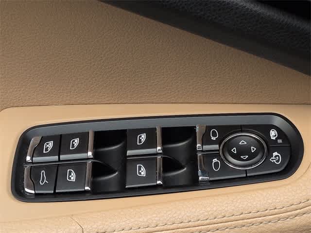 Thumbnail: 2021 Porsche Macan - 40