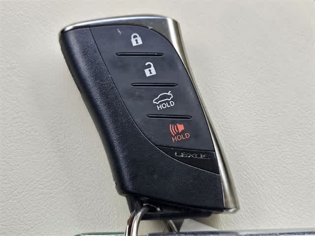 2022 Lexus ES  36