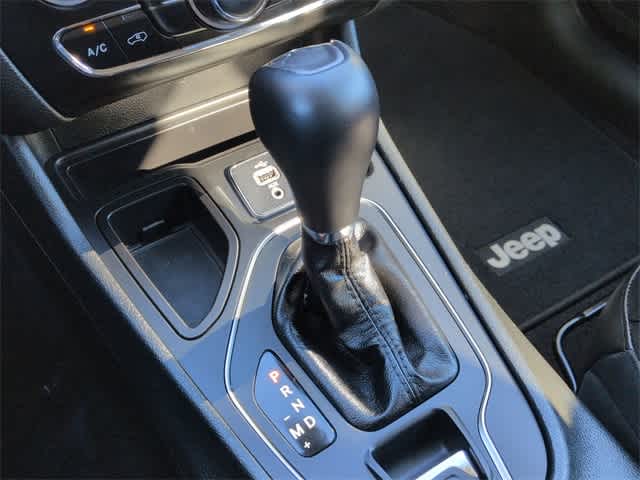 Thumbnail: 2019 Jeep Cherokee - 32