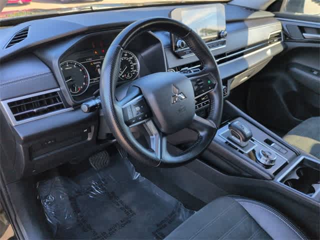 Thumbnail: 2024 Mitsubishi Outlander - 10