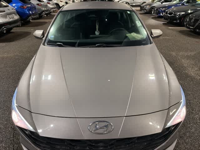 Thumbnail: 2022 Hyundai Elantra - 9