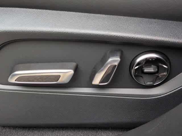 Thumbnail: 2026 Acura RDX - 18