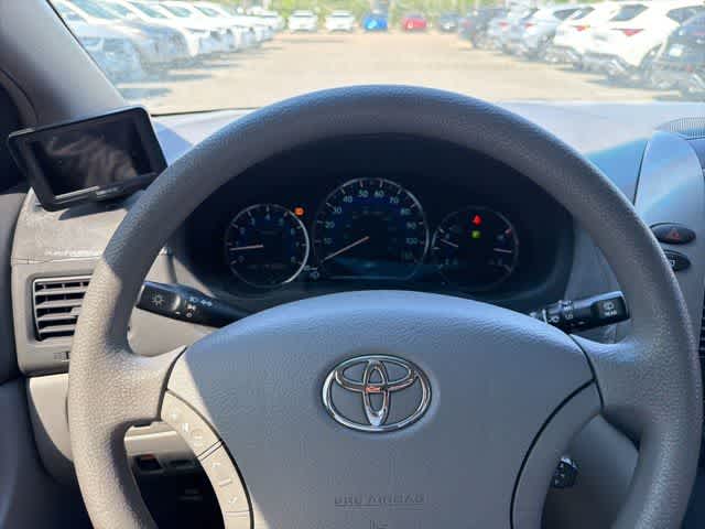 Thumbnail: 2010 Toyota Sienna - 17