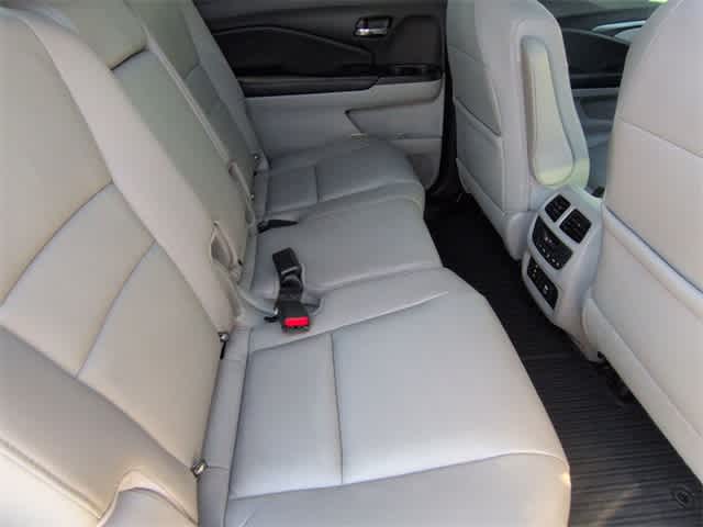 Thumbnail: 2017 Honda Pilot - 22