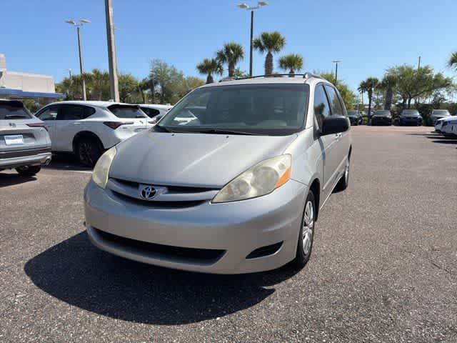 Thumbnail: 2010 Toyota Sienna - 3