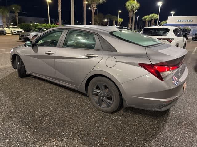 Thumbnail: 2022 Hyundai Elantra - 4