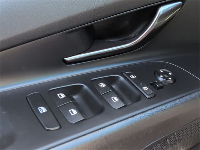 Thumbnail: 2022 Hyundai Elantra - 40