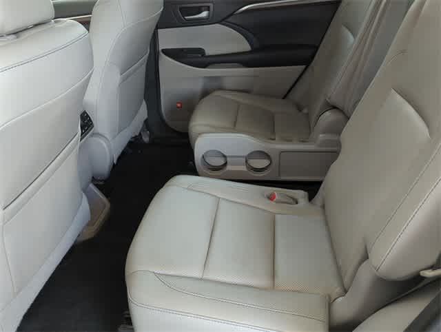 Thumbnail: 2016 Toyota Highlander - 22