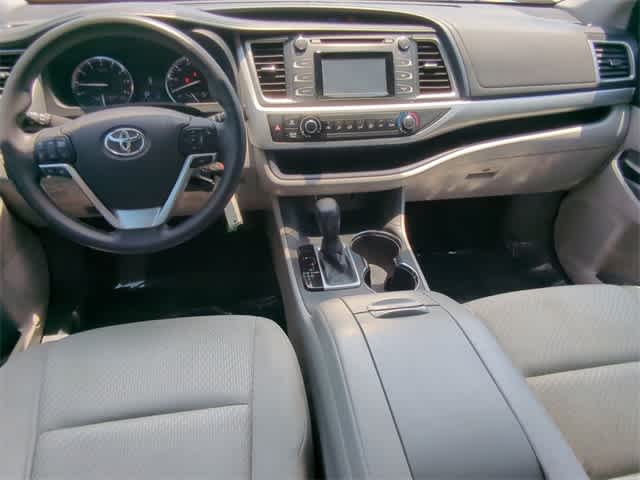 Thumbnail: 2016 Toyota Highlander - 15