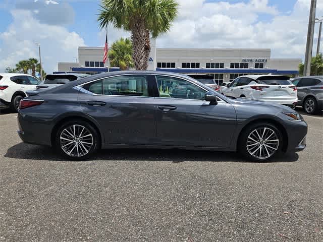 2022 Lexus ES  9