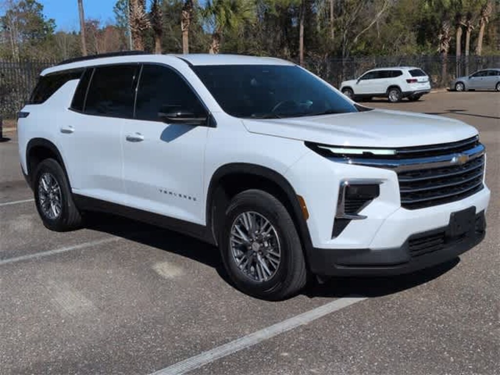 Used 2024 Chevrolet Traverse FWD LT SUV