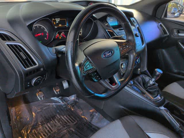 Thumbnail: 2015 Ford Focus - 10