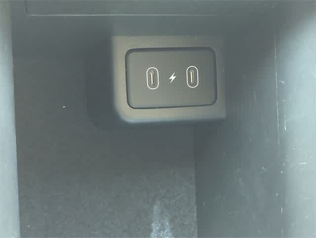 Thumbnail: 2023 Hyundai Ioniq 6 - 32