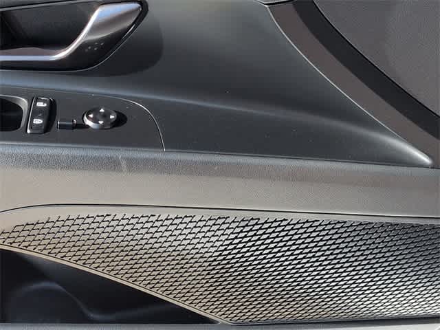 Thumbnail: 2022 Hyundai Elantra - 32