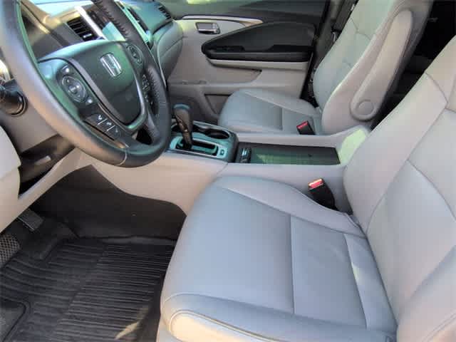 Thumbnail: 2017 Honda Pilot - 17