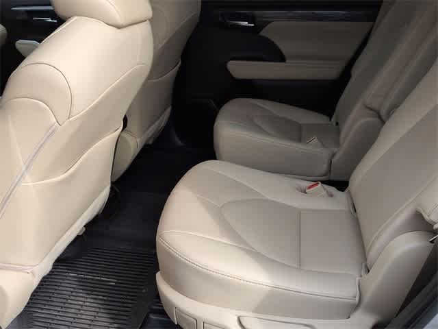 Thumbnail: 2021 Toyota Highlander - 20