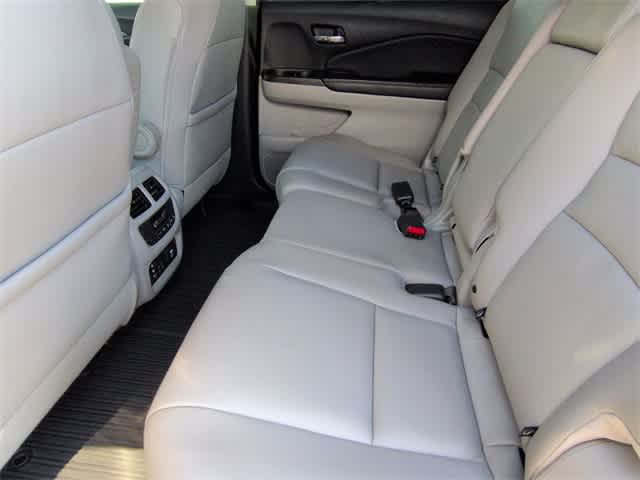 Thumbnail: 2017 Honda Pilot - 21