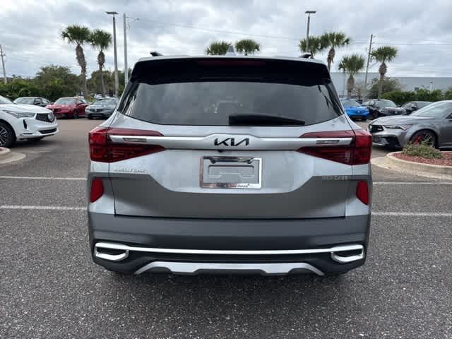 Thumbnail: 2023 Kia Seltos - 4