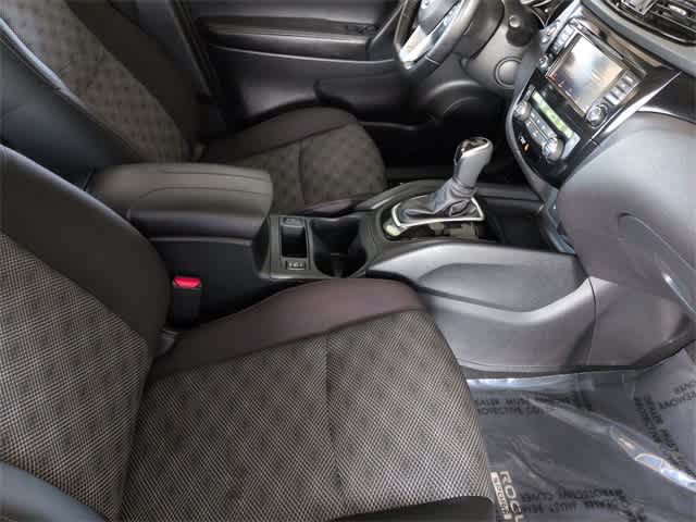 Thumbnail: 2022 Nissan Rogue Sport - 22