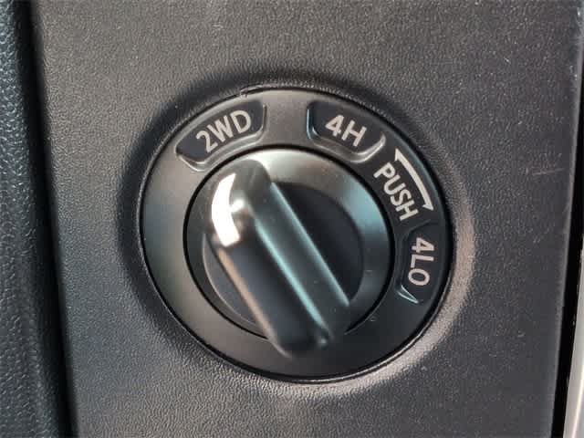 Thumbnail: 2015 Nissan Titan - 40