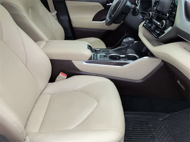 Thumbnail: 2021 Toyota Highlander - 23