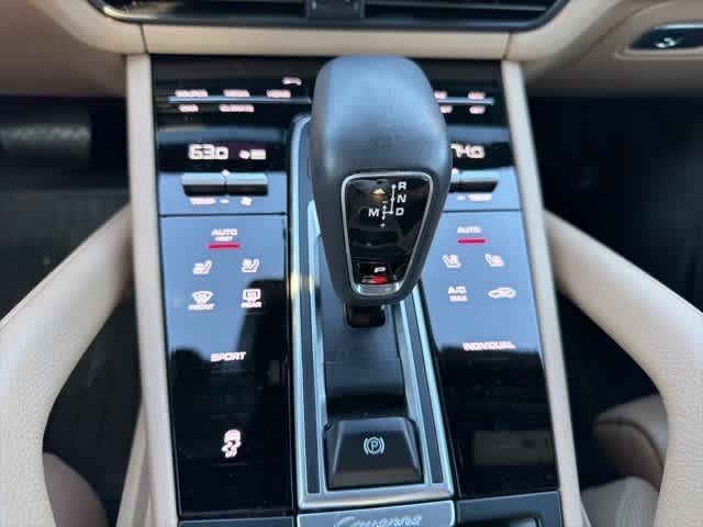 Thumbnail: 2022 Porsche Cayenne - 16