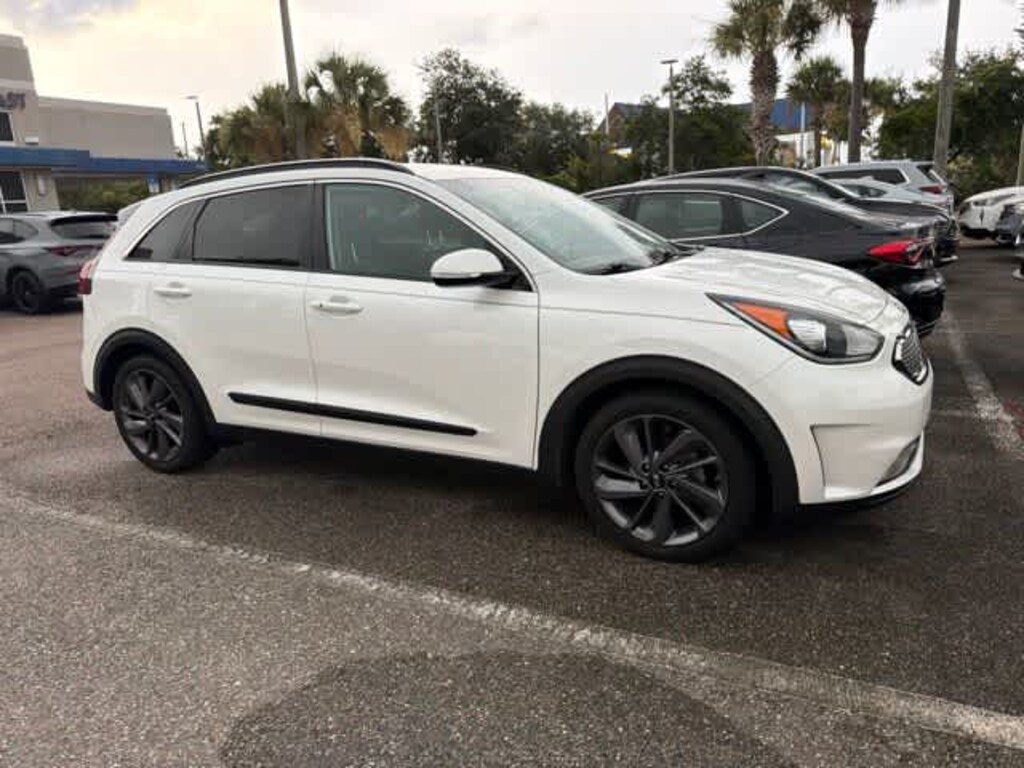 Used 2017 Kia Niro EX SUV