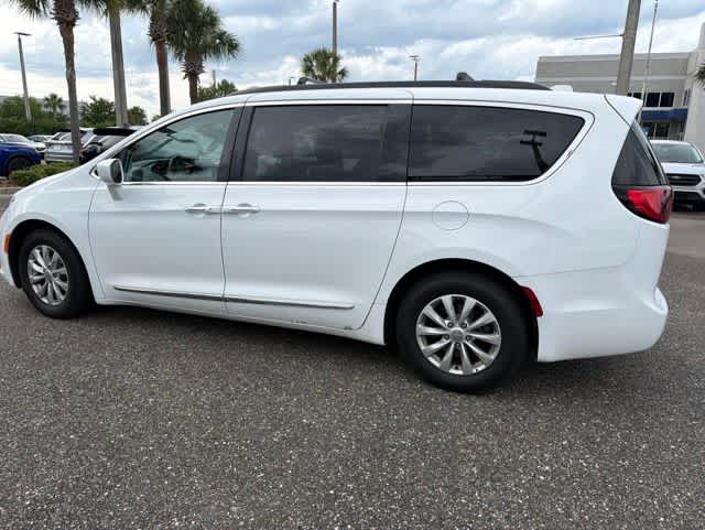 Thumbnail: 2017 Chrysler Pacifica - 5