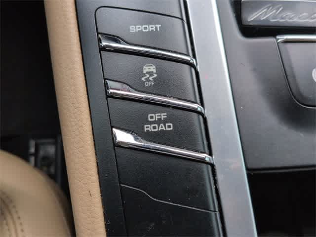 Thumbnail: 2021 Porsche Macan - 39