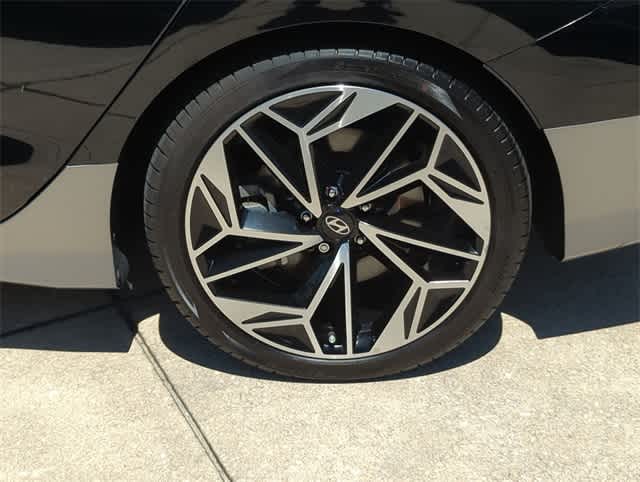 Thumbnail: 2023 Hyundai Ioniq 6 - 14