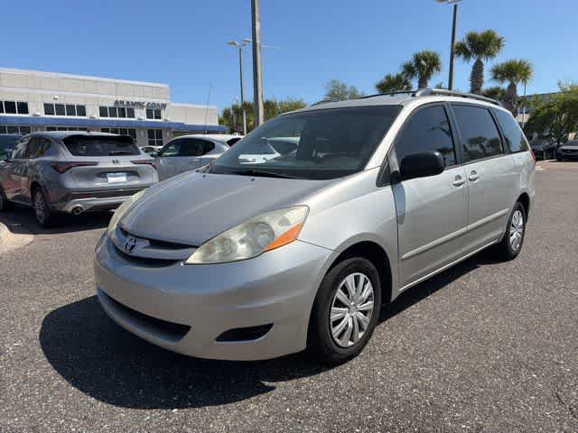 Thumbnail: 2010 Toyota Sienna - 2