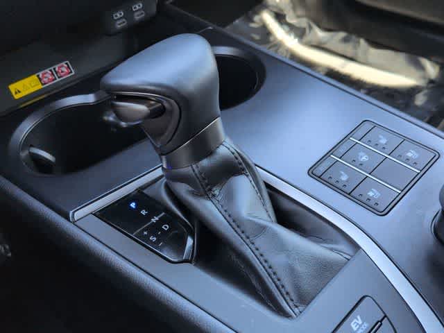 Thumbnail: 2023 Lexus UX - 34