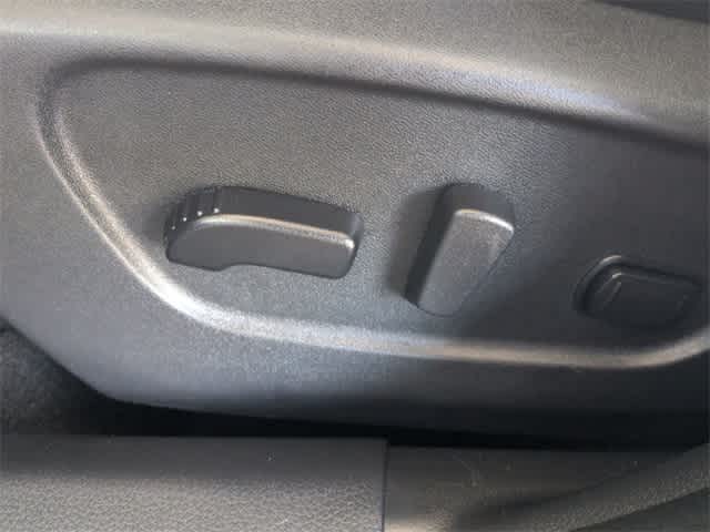 Thumbnail: 2022 Nissan Rogue Sport - 18