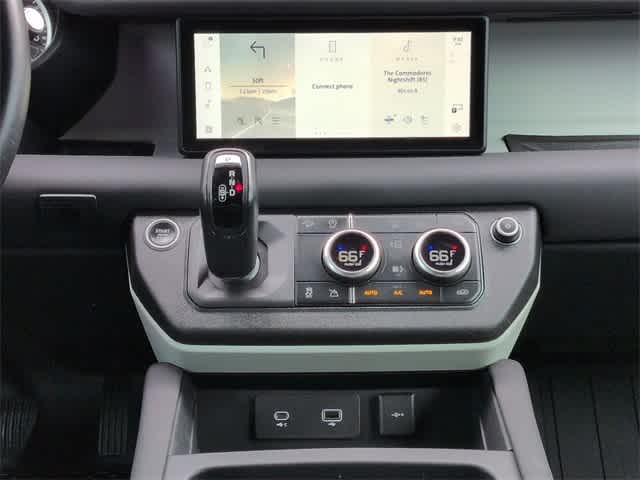 Thumbnail: 2023 Land Rover Defender - 27
