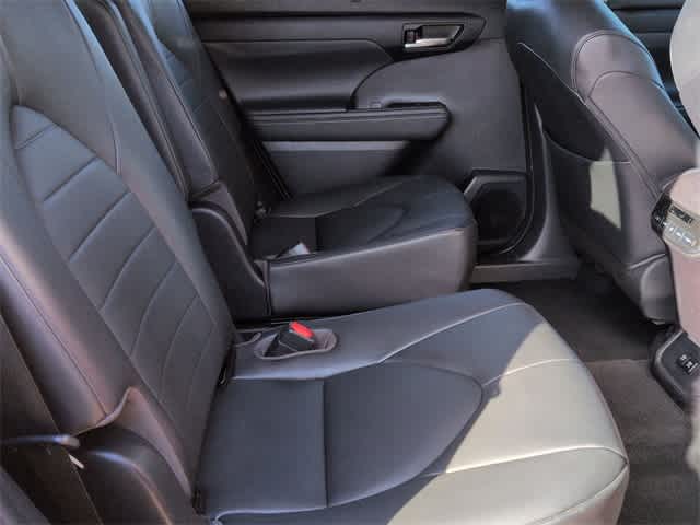 Thumbnail: 2020 Toyota Highlander - 22