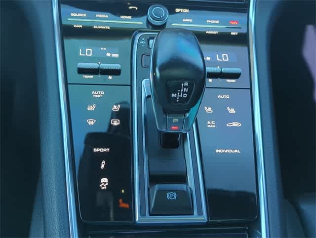 Thumbnail: 2020 Porsche Panamera - 34