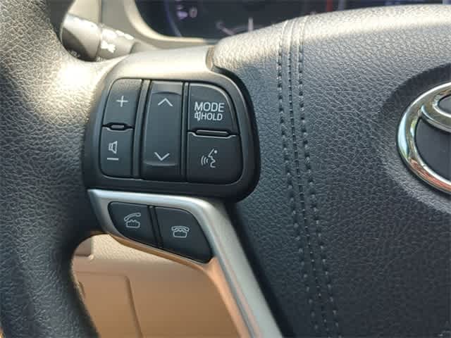 Thumbnail: 2016 Toyota Highlander - 22