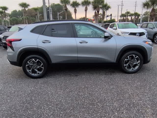 Thumbnail: 2024 Chevrolet Trax - 9