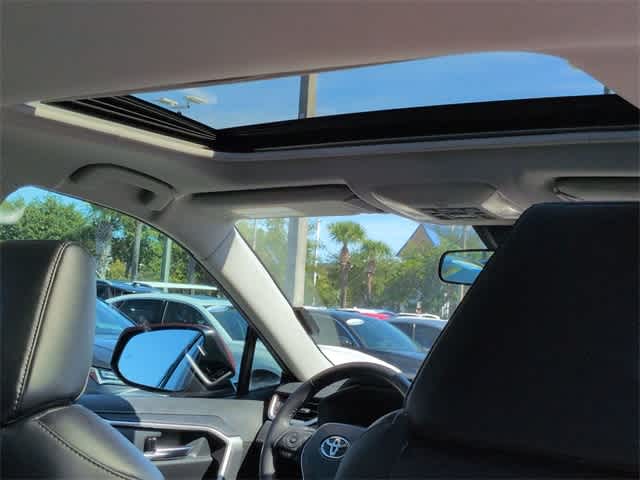 Thumbnail: 2022 Toyota RAV4 - 23