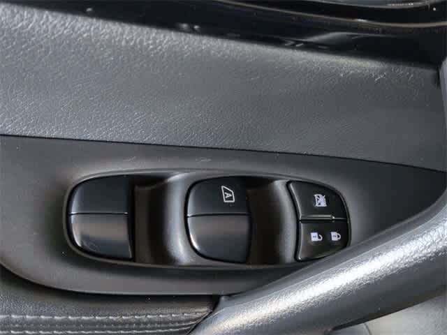 Thumbnail: 2022 Nissan Rogue Sport - 38