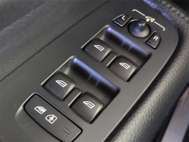 Thumbnail: 2018 Volvo XC60 - 41