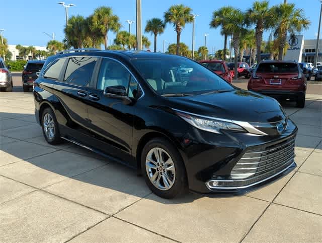 2023 Toyota Sienna Limited photo 2