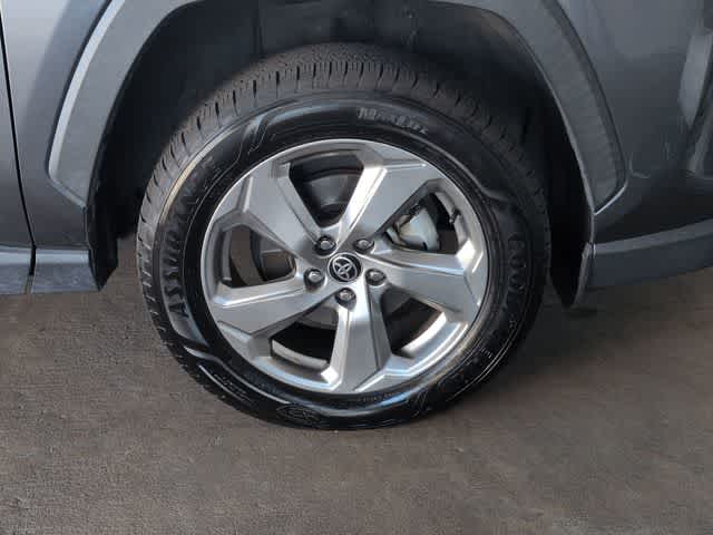 Thumbnail: 2021 Toyota RAV4 - 14