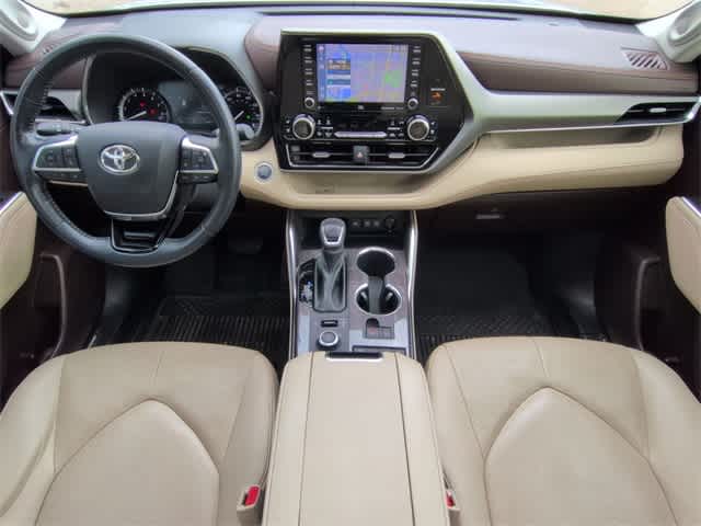 Thumbnail: 2021 Toyota Highlander - 15