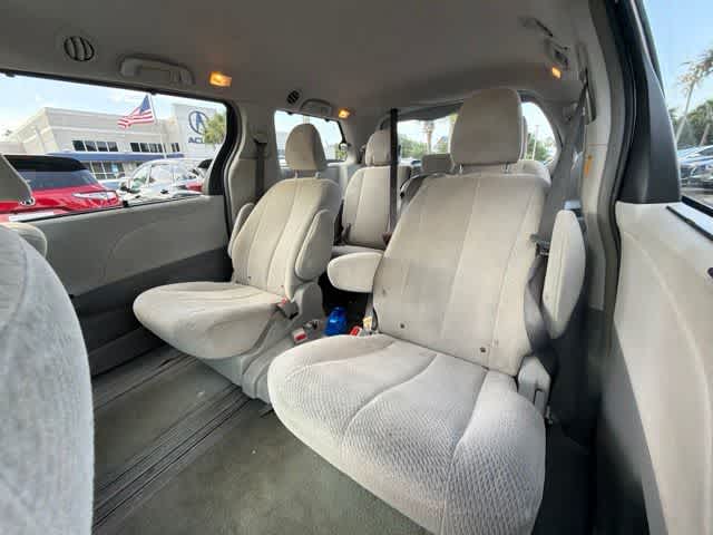 Thumbnail: 2012 Toyota Sienna - 18